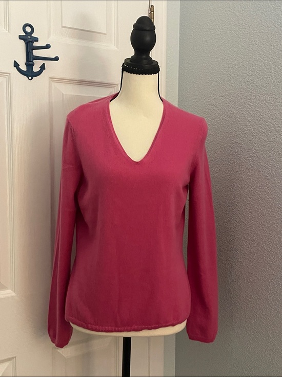 Ann Taylor Sweaters - Ann Taylor Fuchsia Knit Top